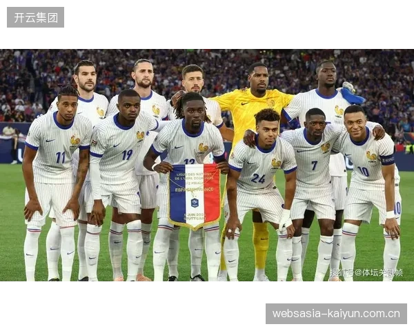 德尚将围绕姆巴佩的终结能力构建战术,法国队FIFA排名前三地位稳固。 德尚将围绕姆巴佩的终结能力构建战术,法国队FIFA排名前三地位稳固。